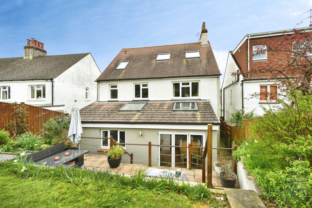 Property photo 2 of 23