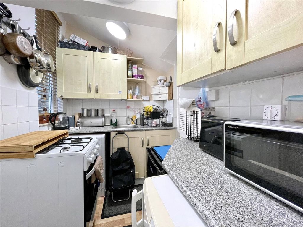 Property photo 2 of 10 Picture No. 13