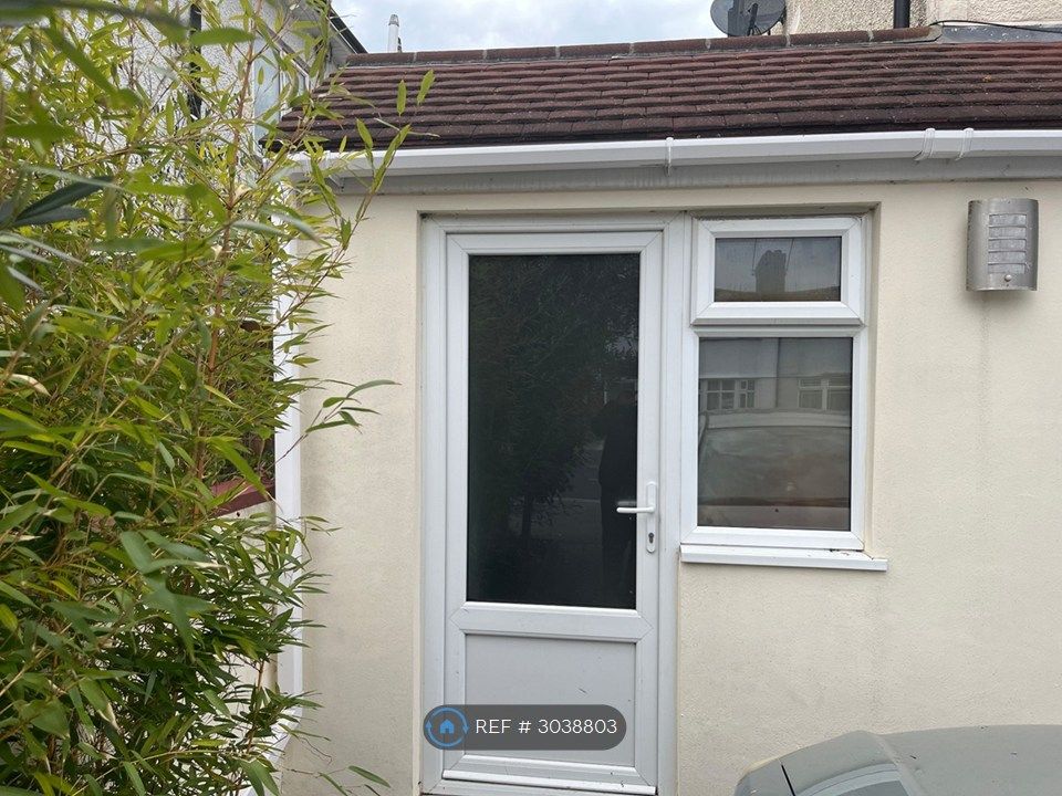 Property photo 2 of 6 Street Entrance