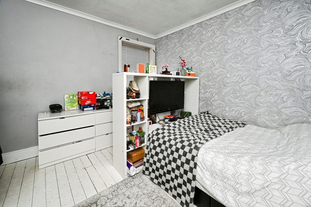 Property photo 2 of 17 Photo