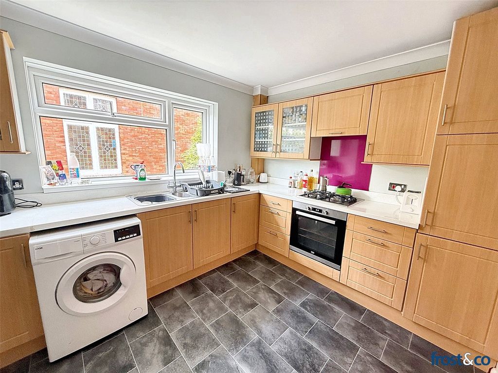 Property photo 3 of 8 Kitchen