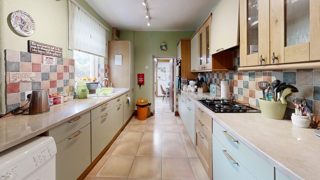 Property photo 3 of 17 23-Reforne-Kitchen 1