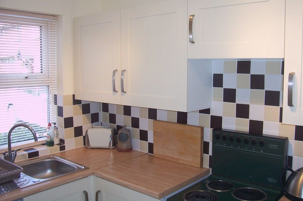 Property photo 2 of 7 Modern Kitchen