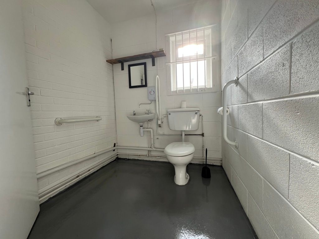 Property photo 3 of 10 Photo 8