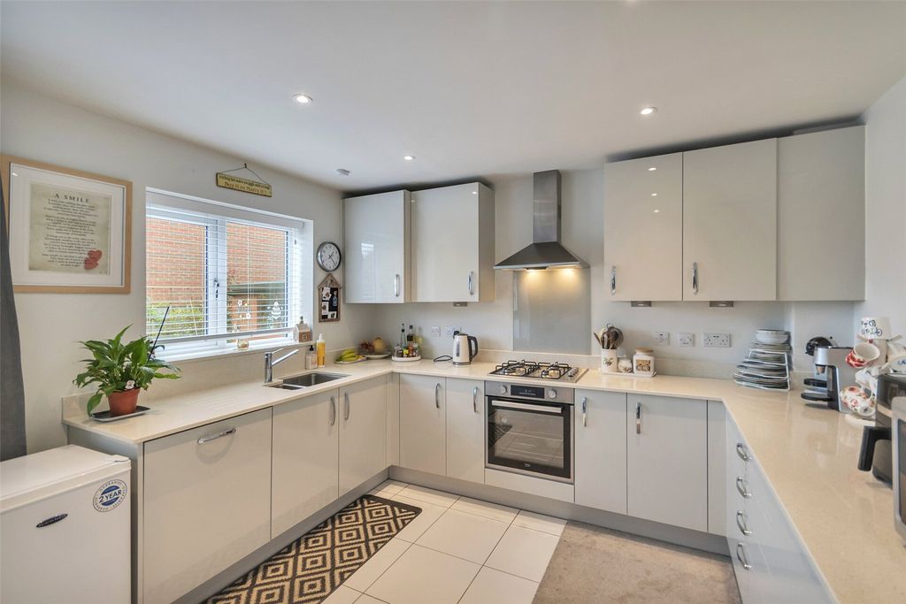 Property photo 3 of 16 Picture No. 12