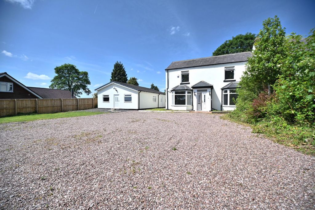 Property photo 1 of 52 24 Dicconson Lane, Westhoughton, Bolton, Lancashir