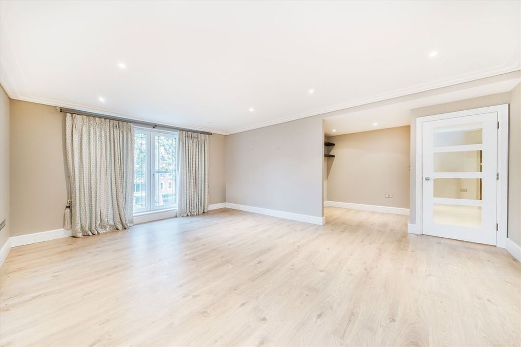 Property photo 3 of 8