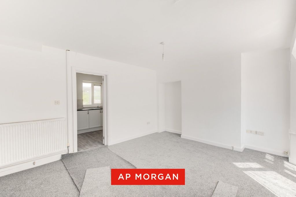 Property photo 2 of 16 Picture No. 04