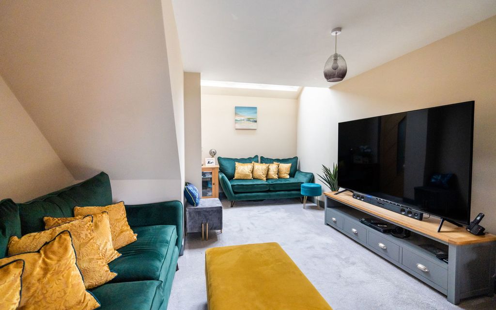 Property photo 3 of 25