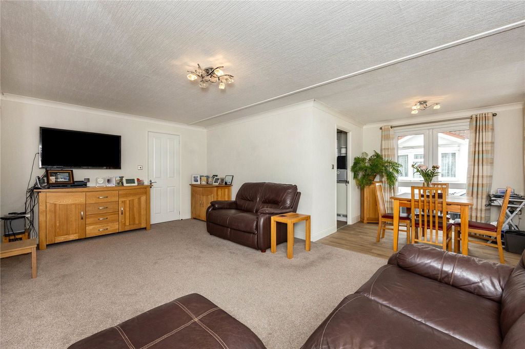 Property photo 2 of 16 Picture No. 17