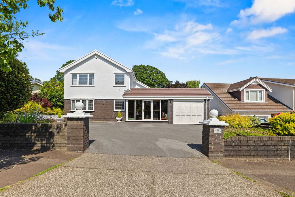 Property photo 1 of 33