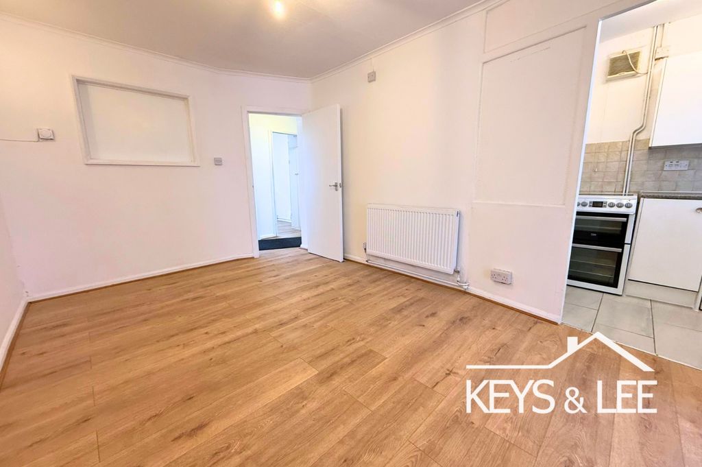 Property photo 2 of 12 5188503