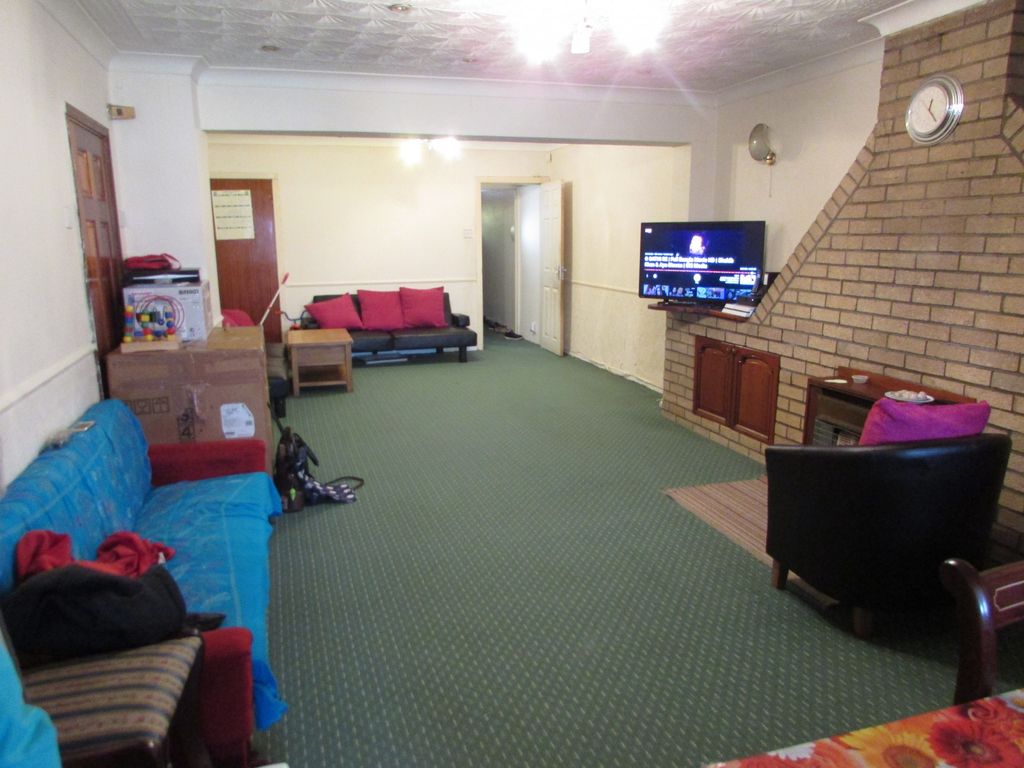 Property photo 3 of 12