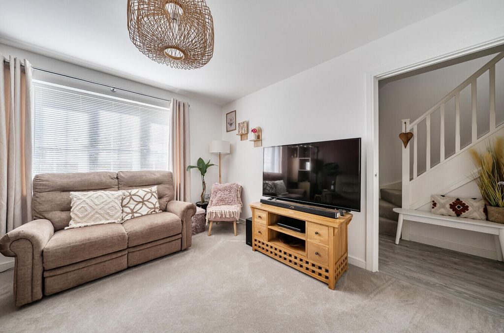 Property photo 3 of 17 Living Room