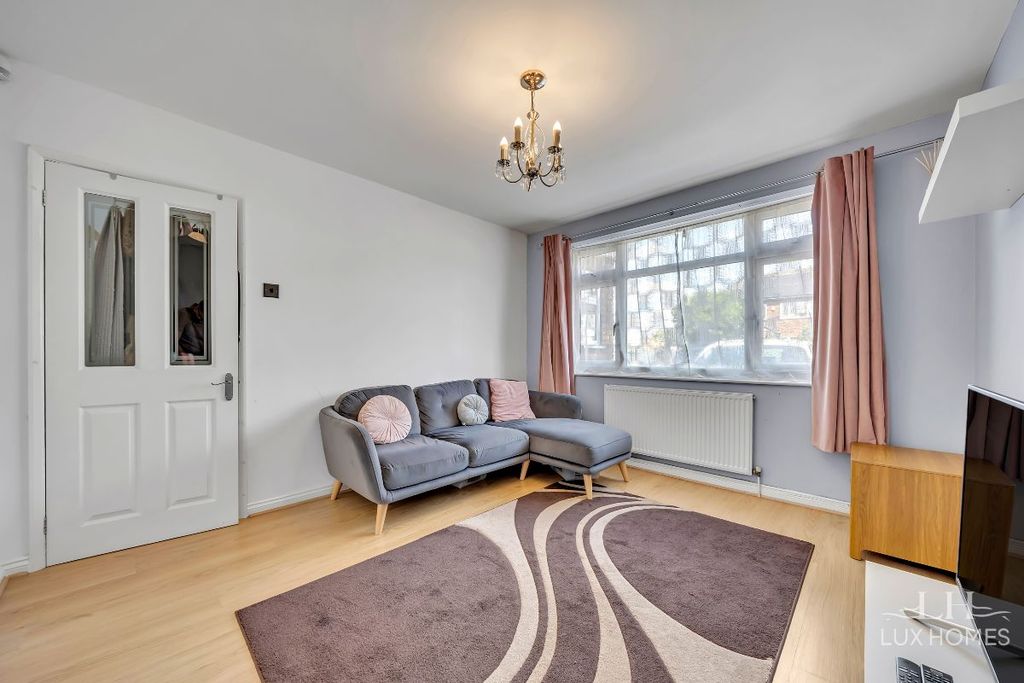 Property photo 2 of 17