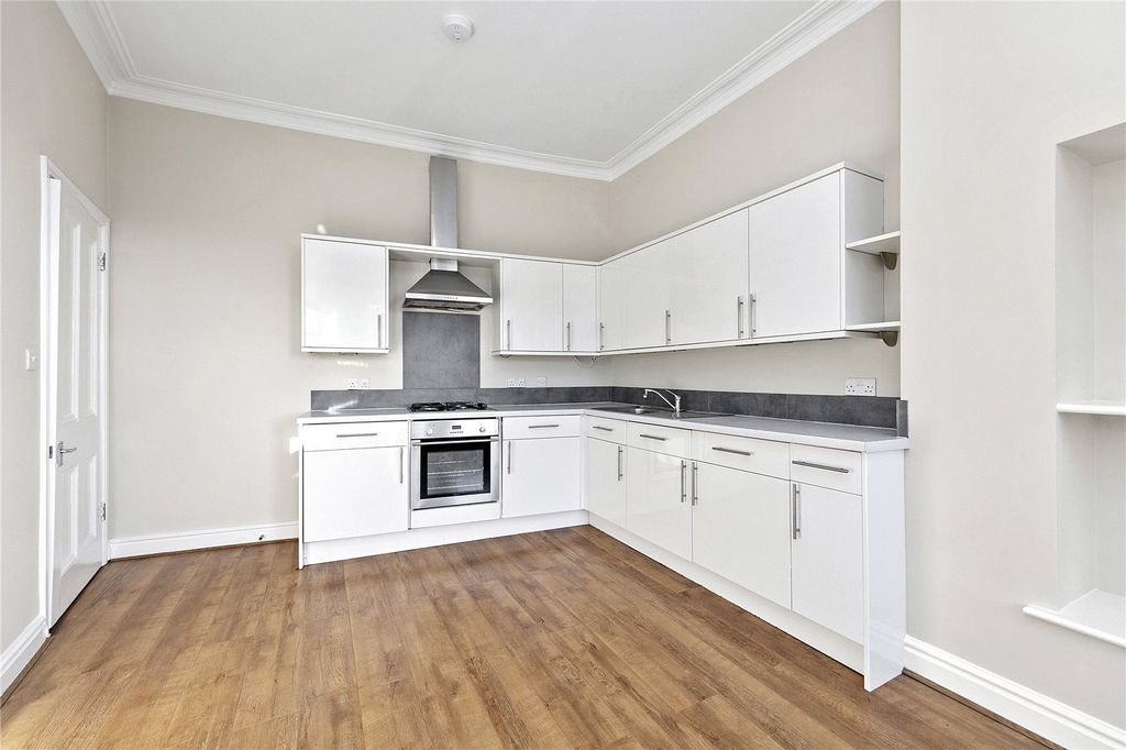 Property photo 3 of 10 Picture No. 21