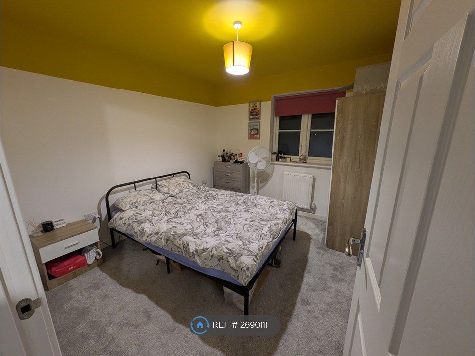 Property photo 3 of 8 Double Bedroom