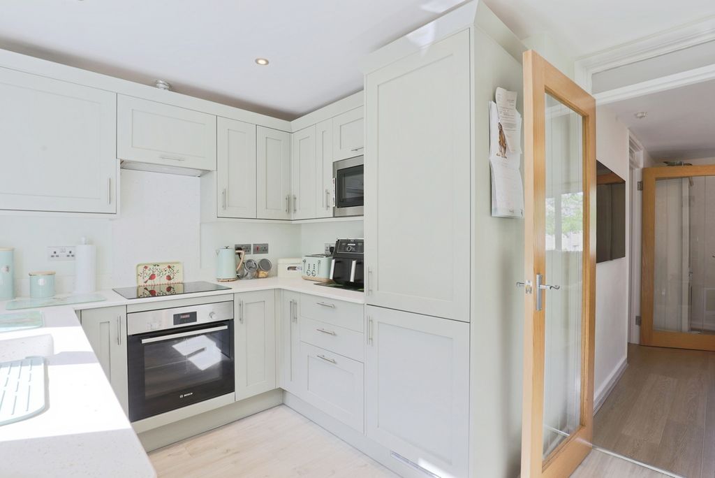Property photo 2 of 17 Photo