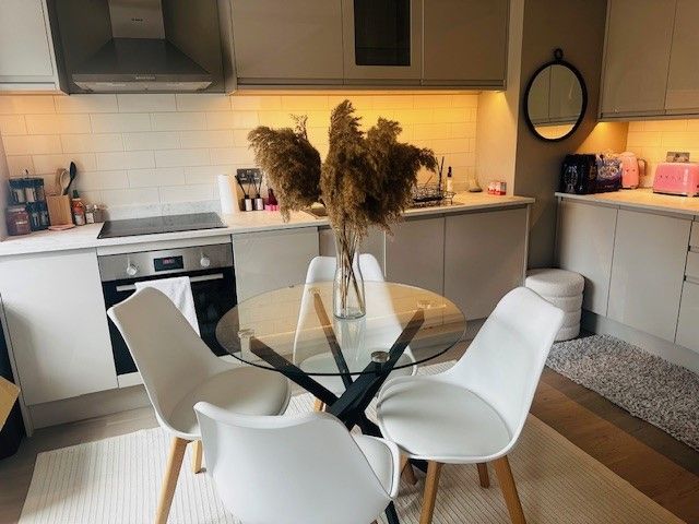 Property photo 3 of 18 Kitchen