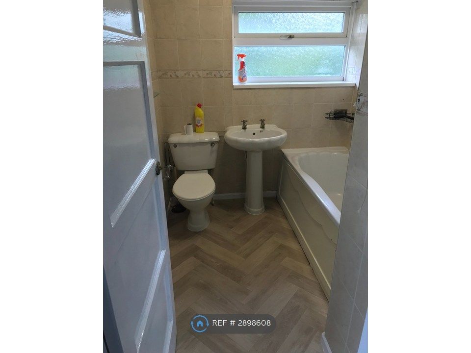 Property photo 2 of 13 Bathroom