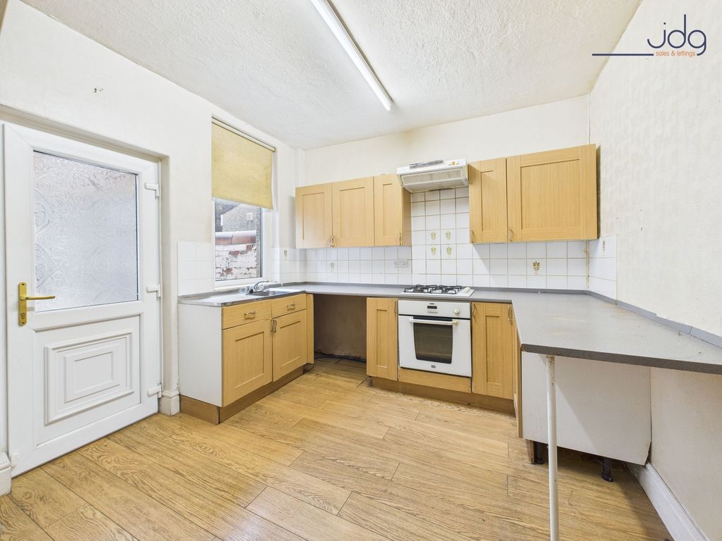 Property photo 3 of 9 Kitchen