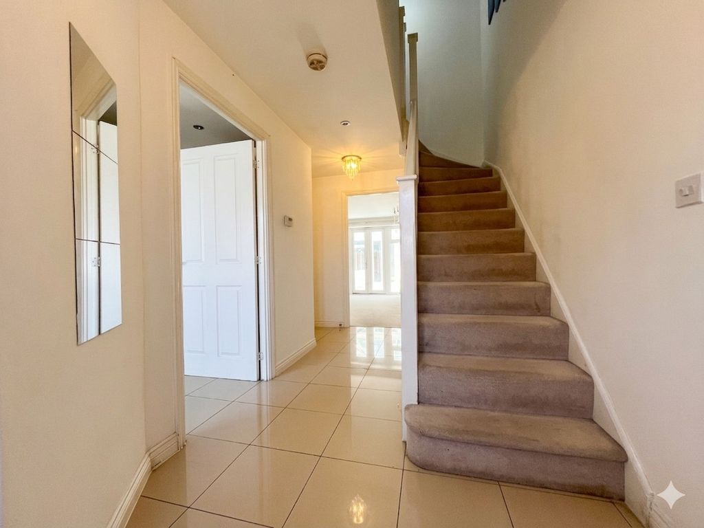 Property photo 2 of 16 5112661