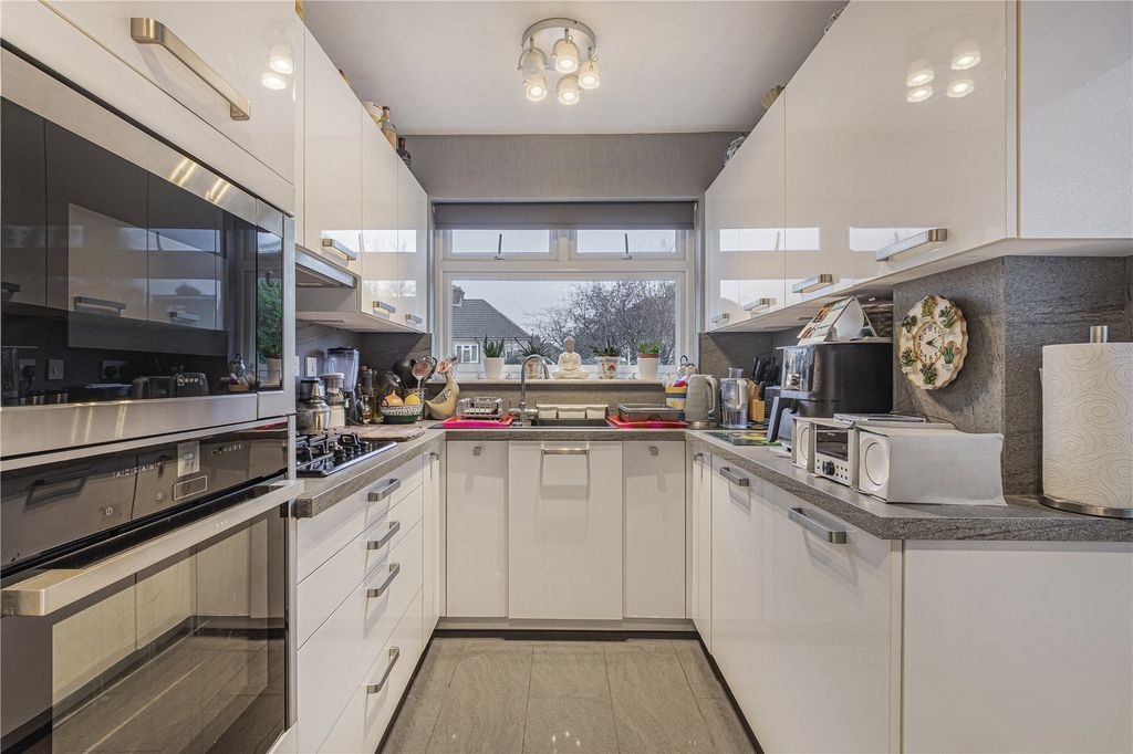 Property photo 3 of 17 Kitchen