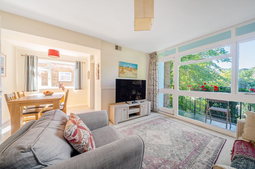 Property photo 1 of 13 1349770-20-68d128...