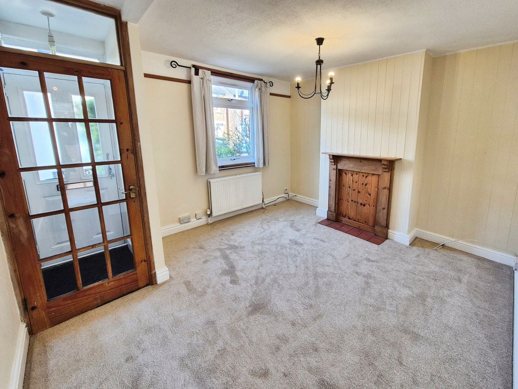 Property photo 3 of 12 Lounge