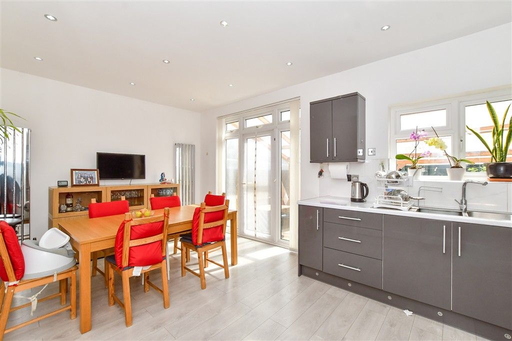 Property photo 3 of 11 Kitchen/Diner