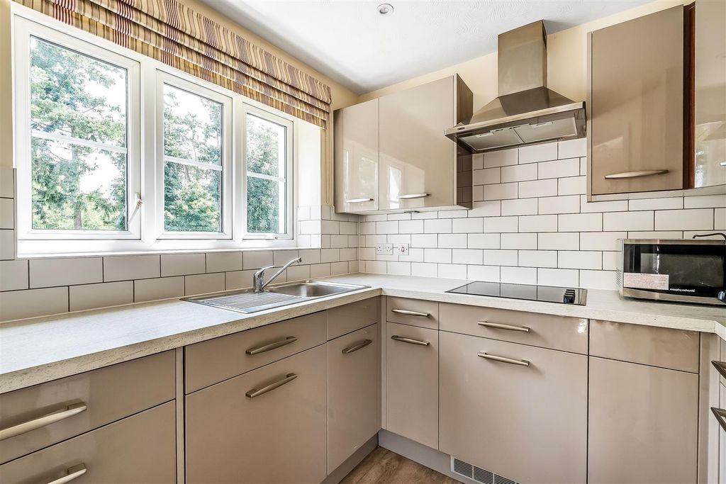 Property photo 3 of 14 18-Headley-Lodge-4.Jpg