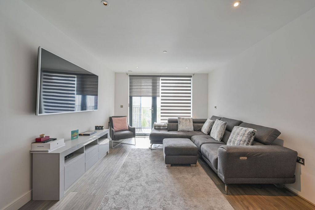 Property photo 1 of 11