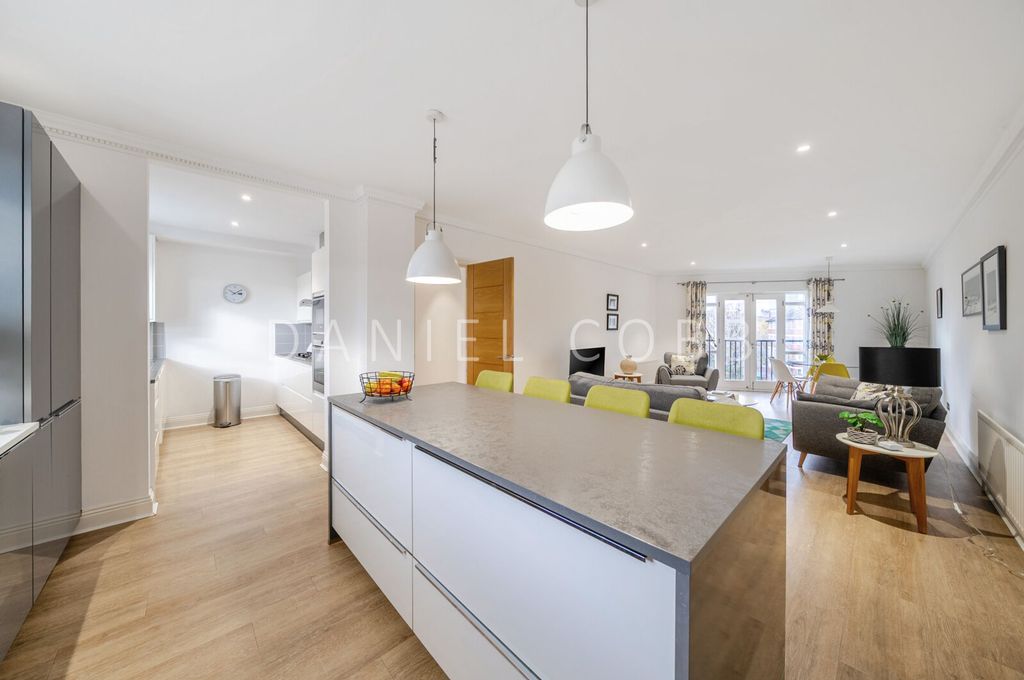 Property photo 3 of 28