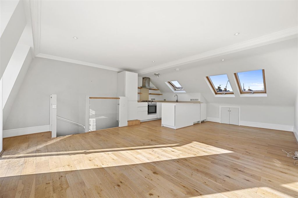 Property photo 2 of 9 Batoum Gardens