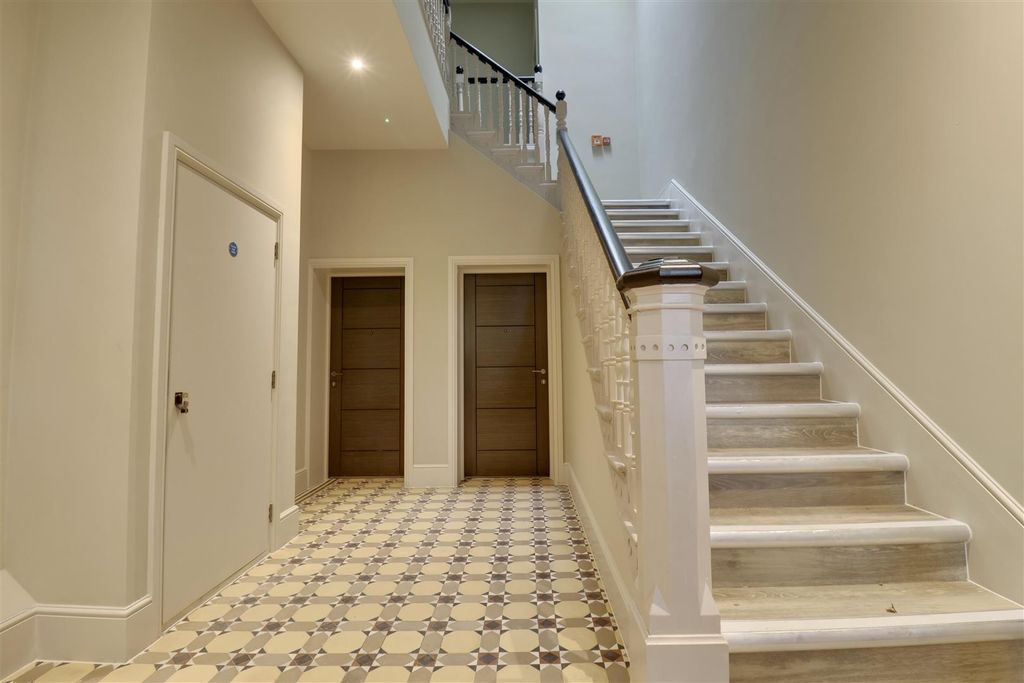 Property photo 3 of 22 392Ccf40-8A42-48C3-9E5B-7E813890E189_1_201_A.Jpeg