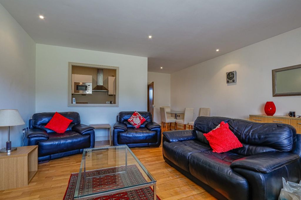 Property photo 2 of 10 29 The Courtlands-10.Jpg
