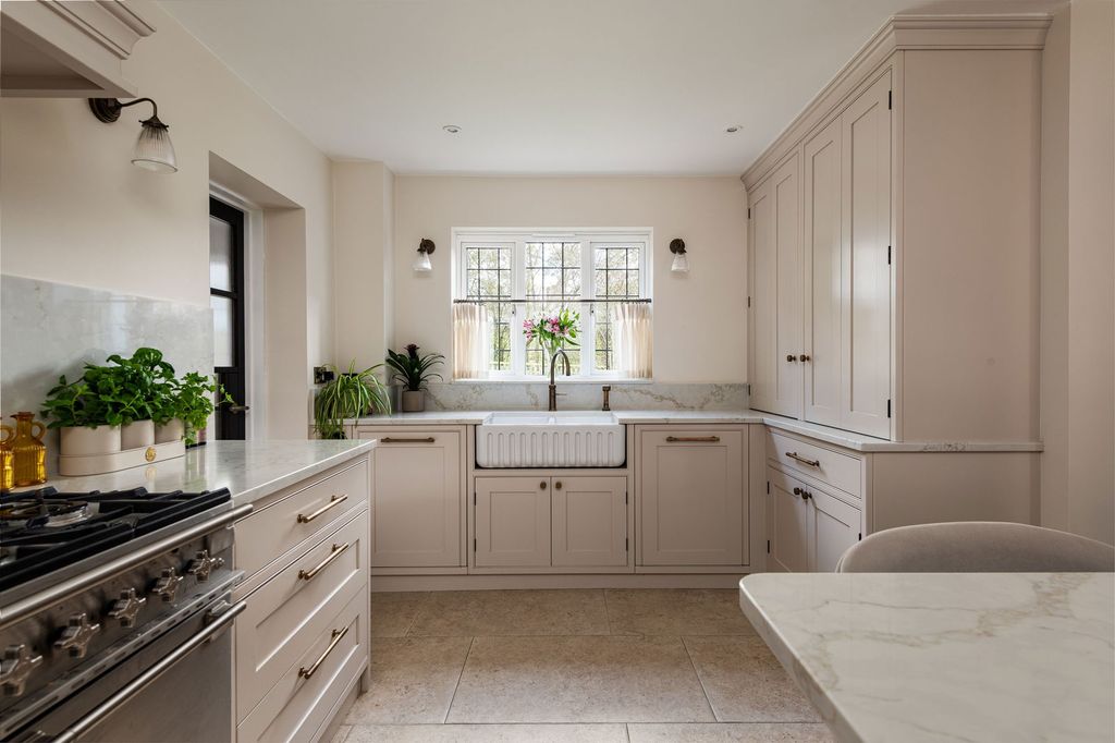 Property photo 3 of 25