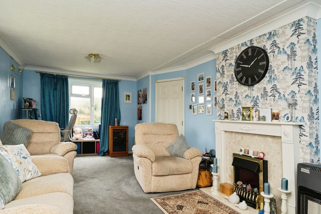 Property photo 2 of 20