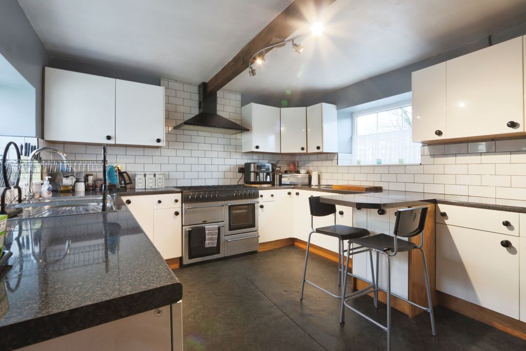 Property photo 2 of 20 Kitchen