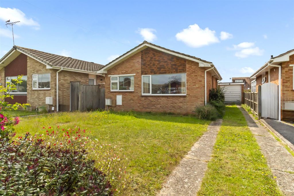Property photo 1 of 15 Rockingham Close, 22-015.Jpg