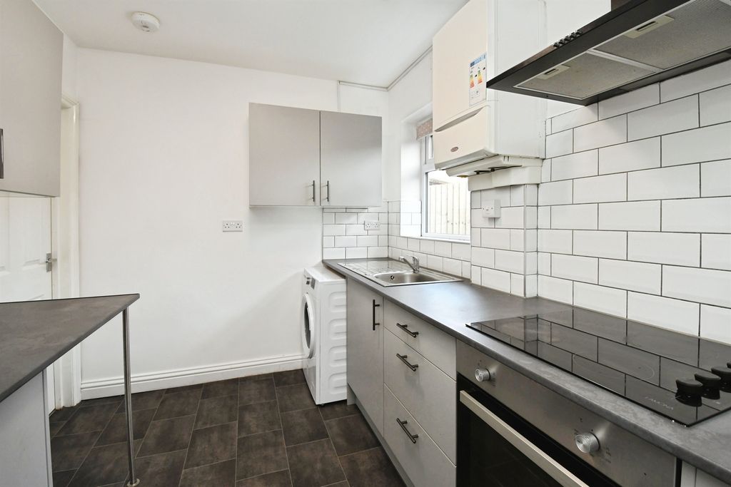 Property photo 2 of 14