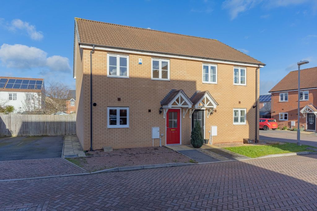 Property photo 1 of 25 Ewemove Taunton Saffin Drive (1)