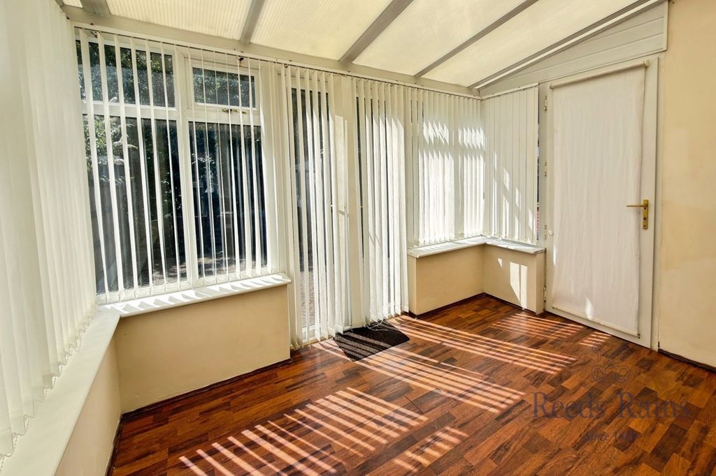 Property photo 3 of 14 Conservatory