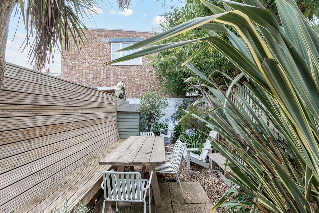 Property photo 3 of 19