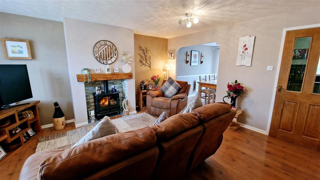 Property photo 2 of 31 Lounge