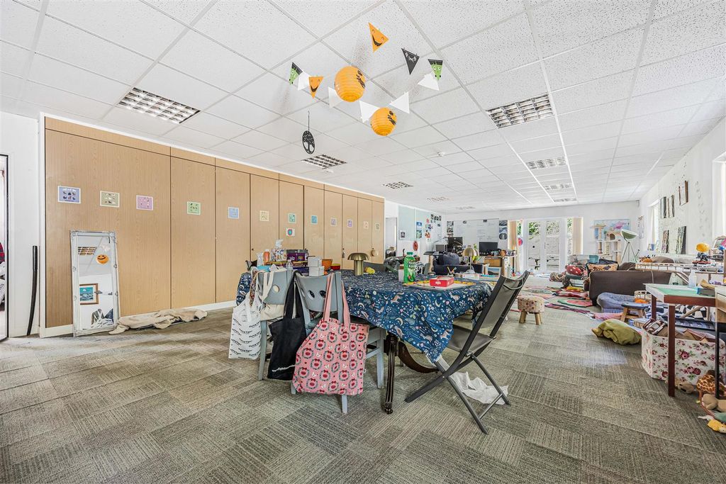 Property photo 2 of 22