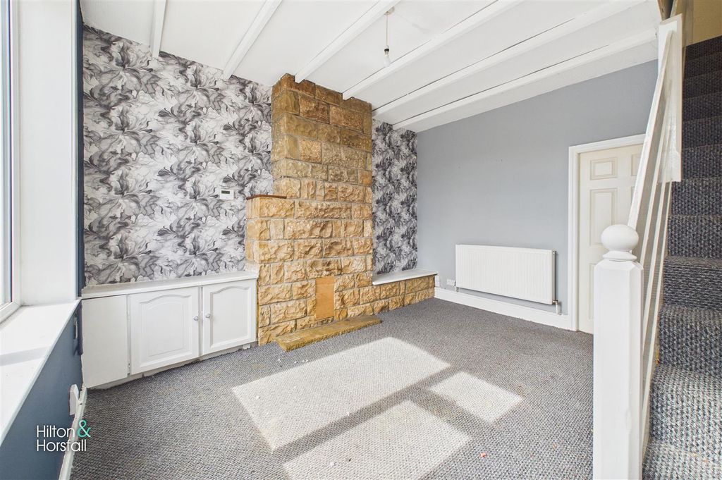 Property photo 2 of 8 Wood Street