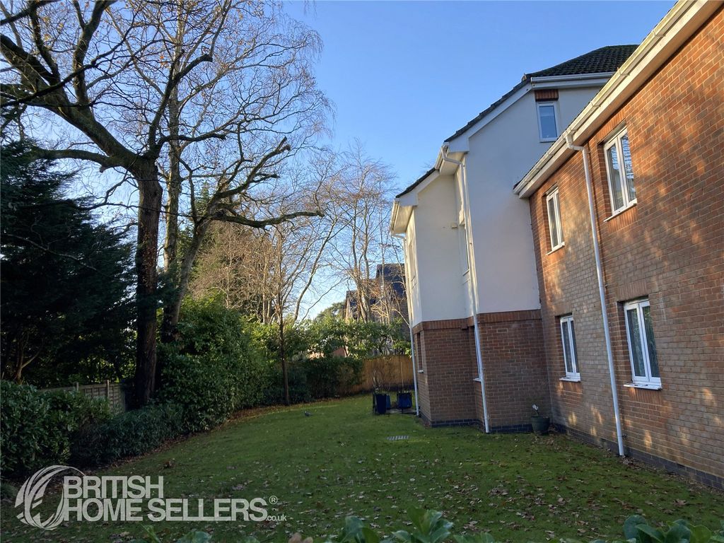 Property photo 2 of 18 Picture No. 12