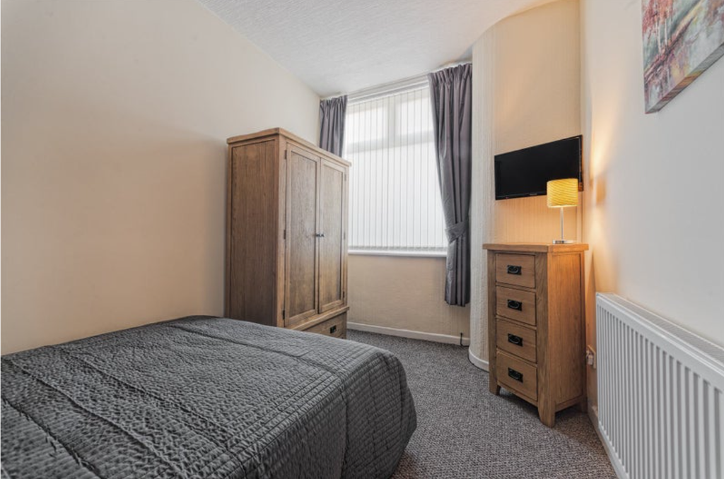 Property photo 2 of 9