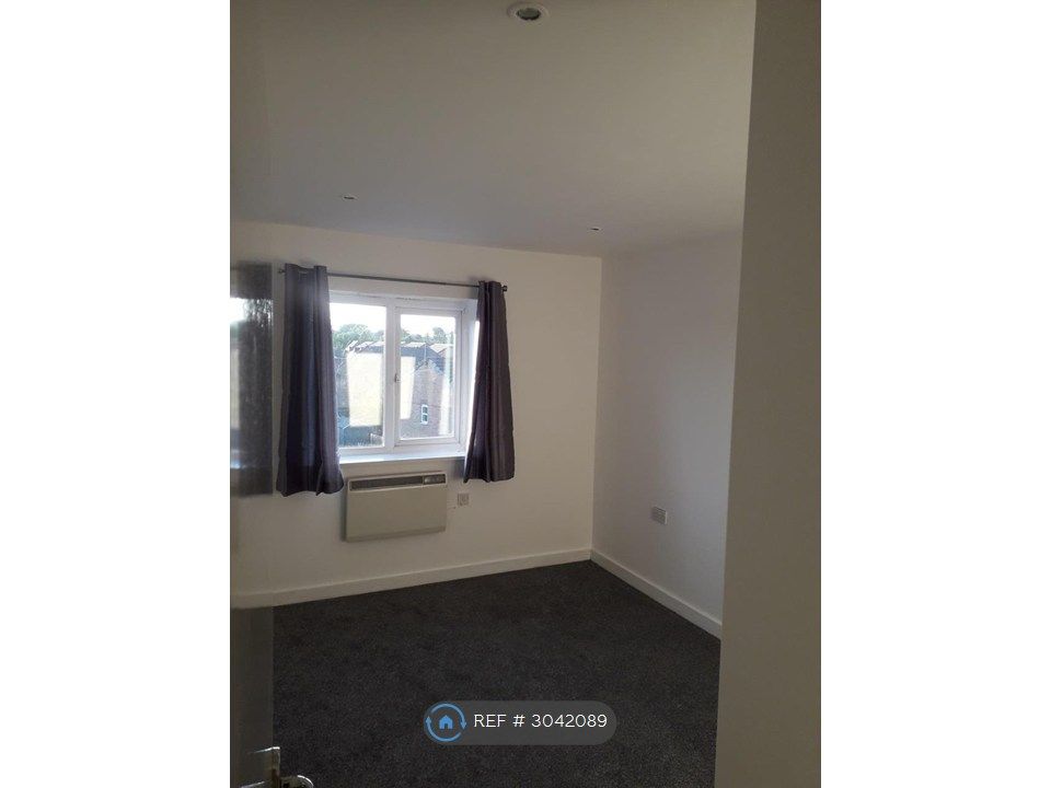 Property photo 3 of 10 Bedroom 1